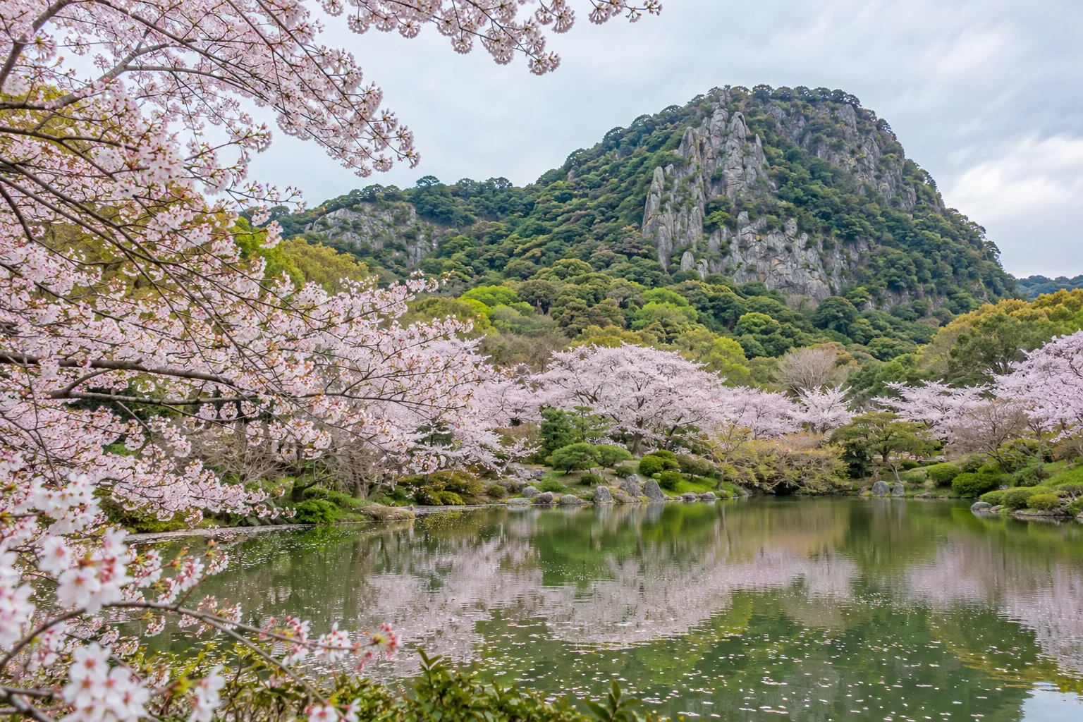 御船山樂園春櫻與池景