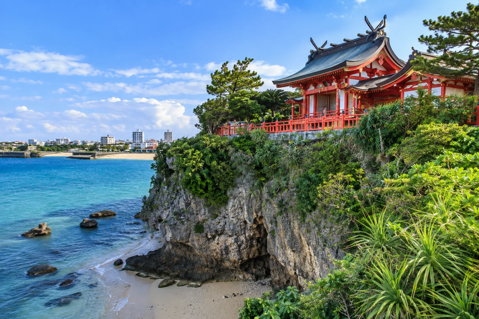 沖繩波上宮與臨海石灰岩崖