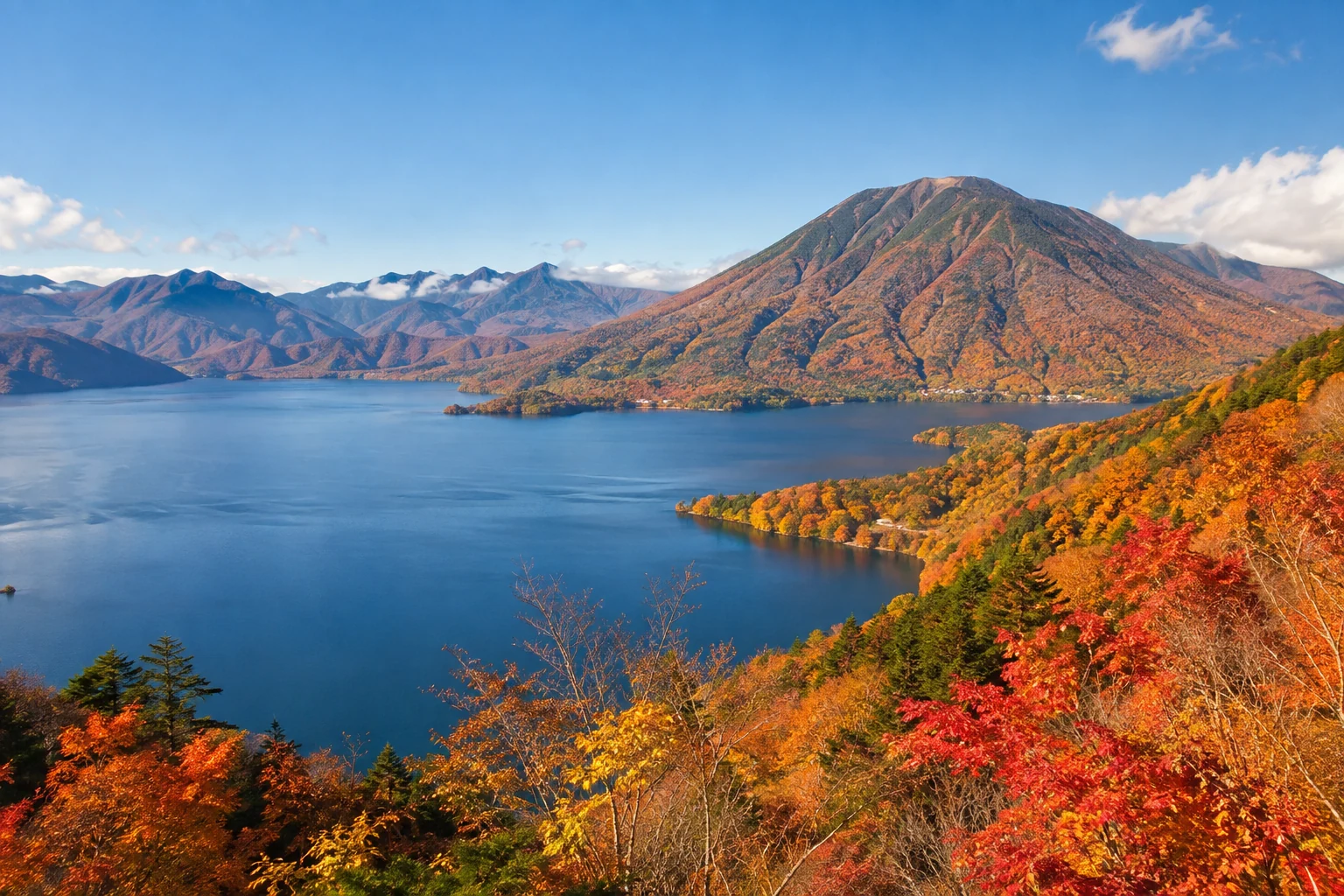 日光中禪寺湖秋日山景
